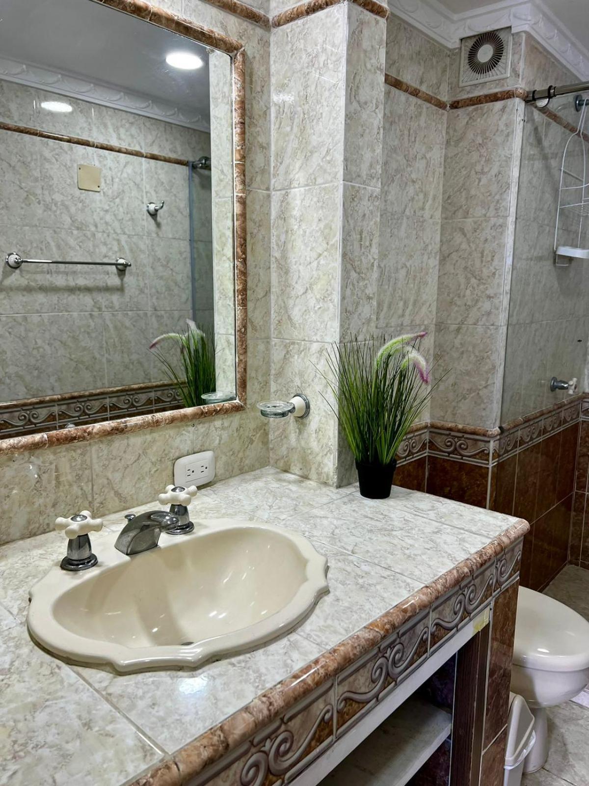 Apartamento El Laguito, Edificio El Conquistador *