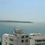 El Laguito, Edificio El Conquistador