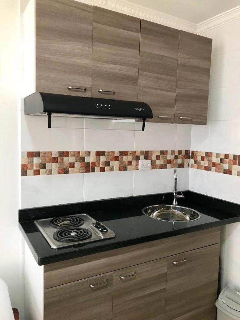 El Laguito, Edificio El Conquistador