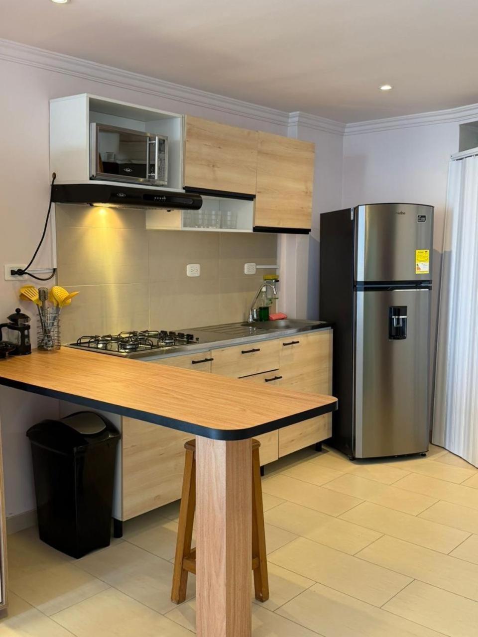 El Laguito, Edificio El Conquistador